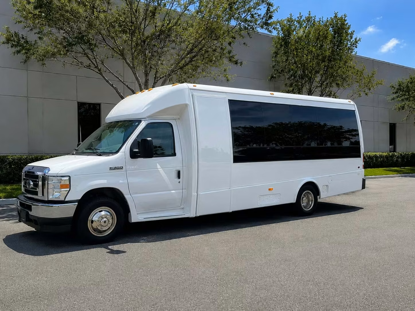 ames 15 passenger minibus rental