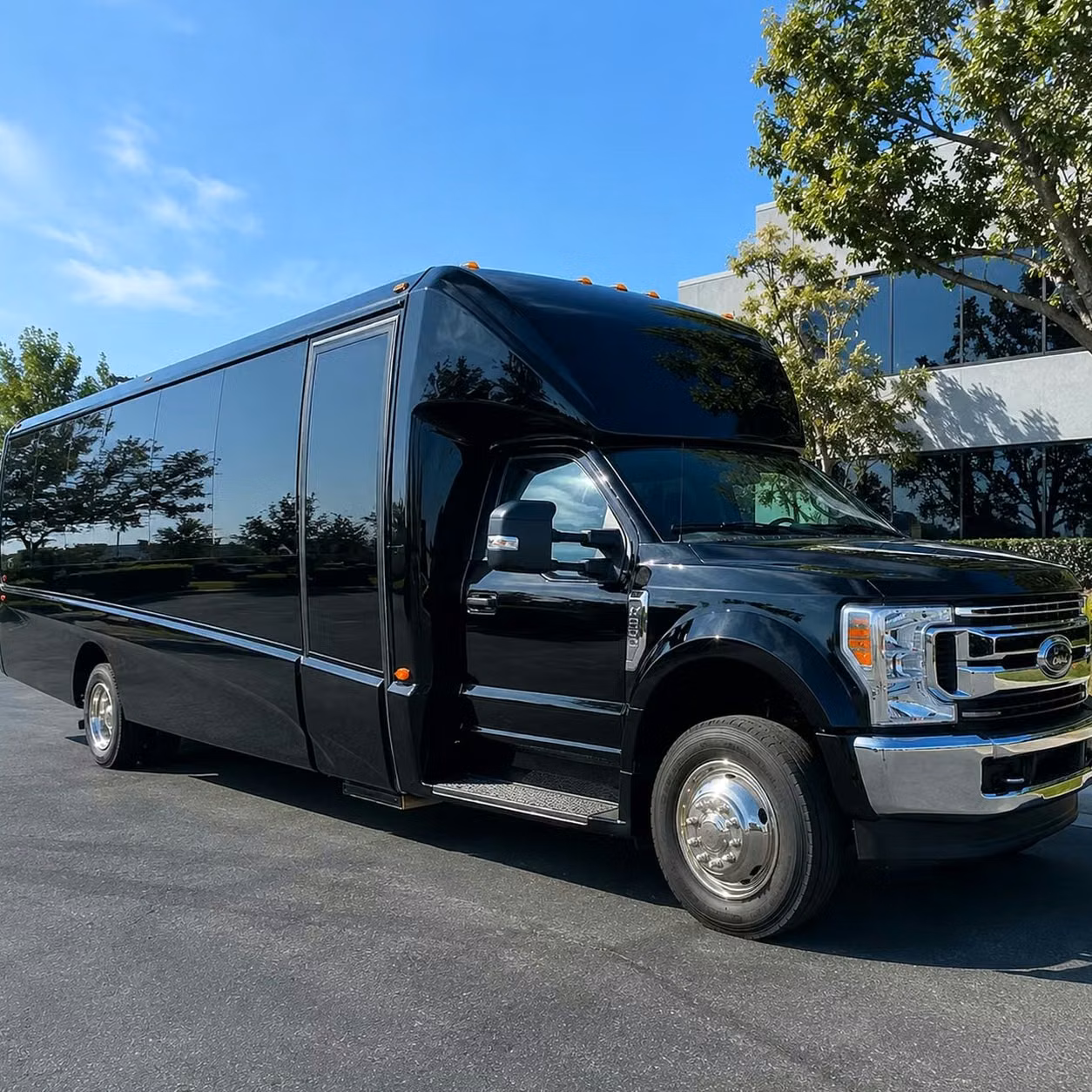 ames 15 to 50 passenger prom party buses and sprinter limos in ames