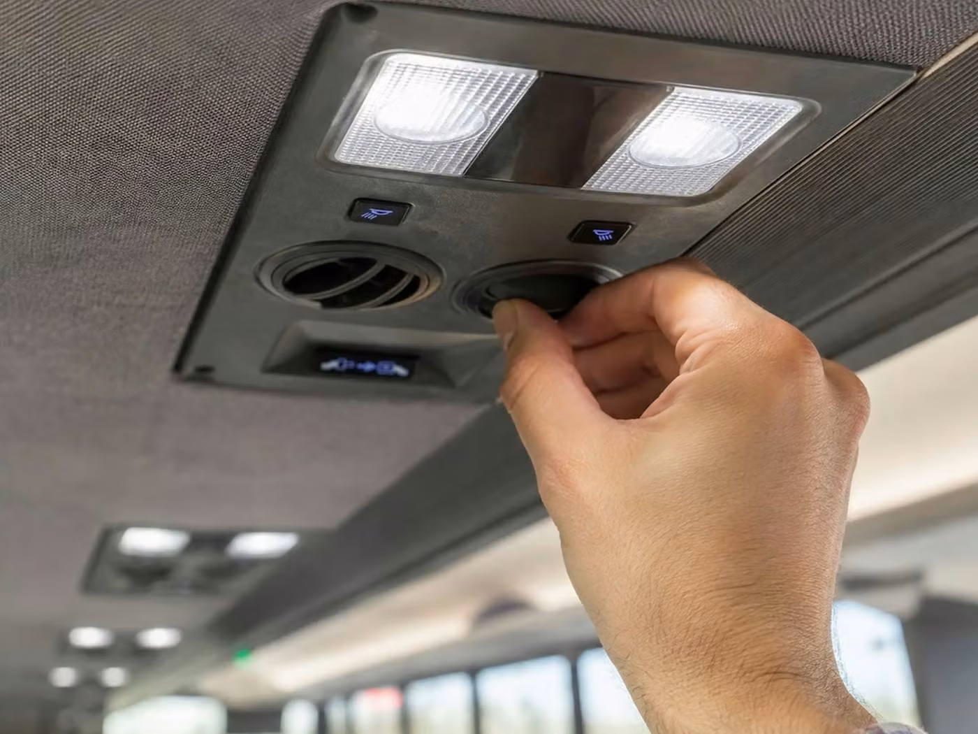 ames 18 passenger minibus climate control