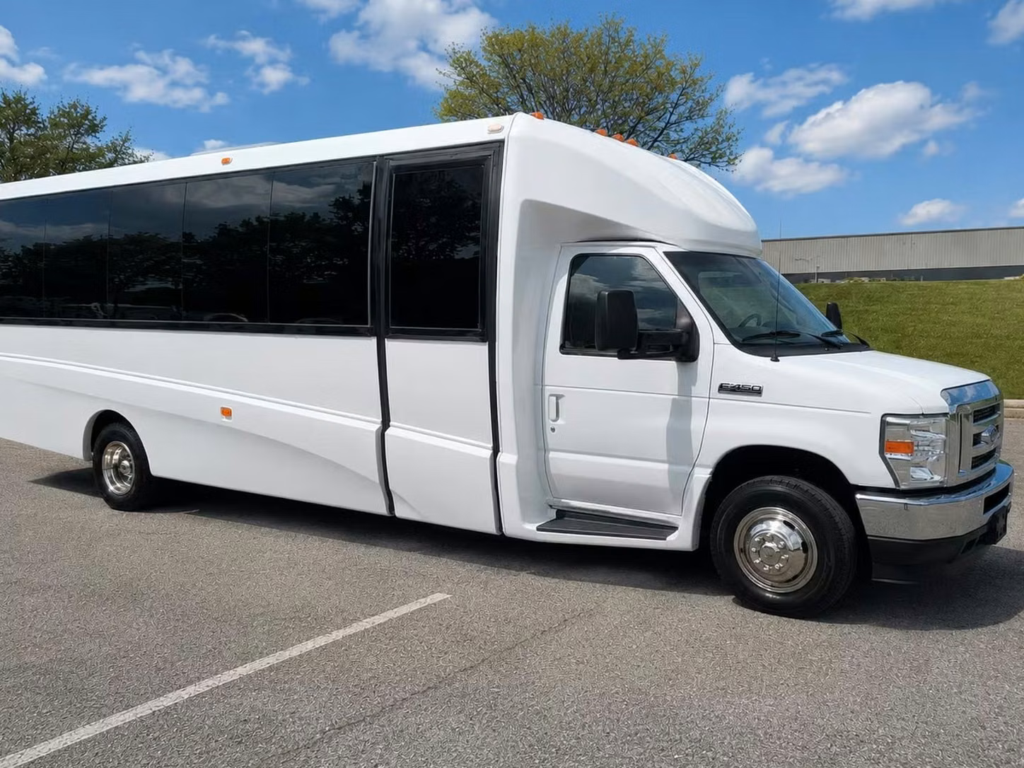ames 20 passenger minibus rental