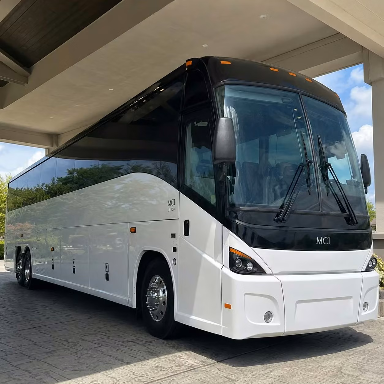 ames bus rentals for military reunions and special events