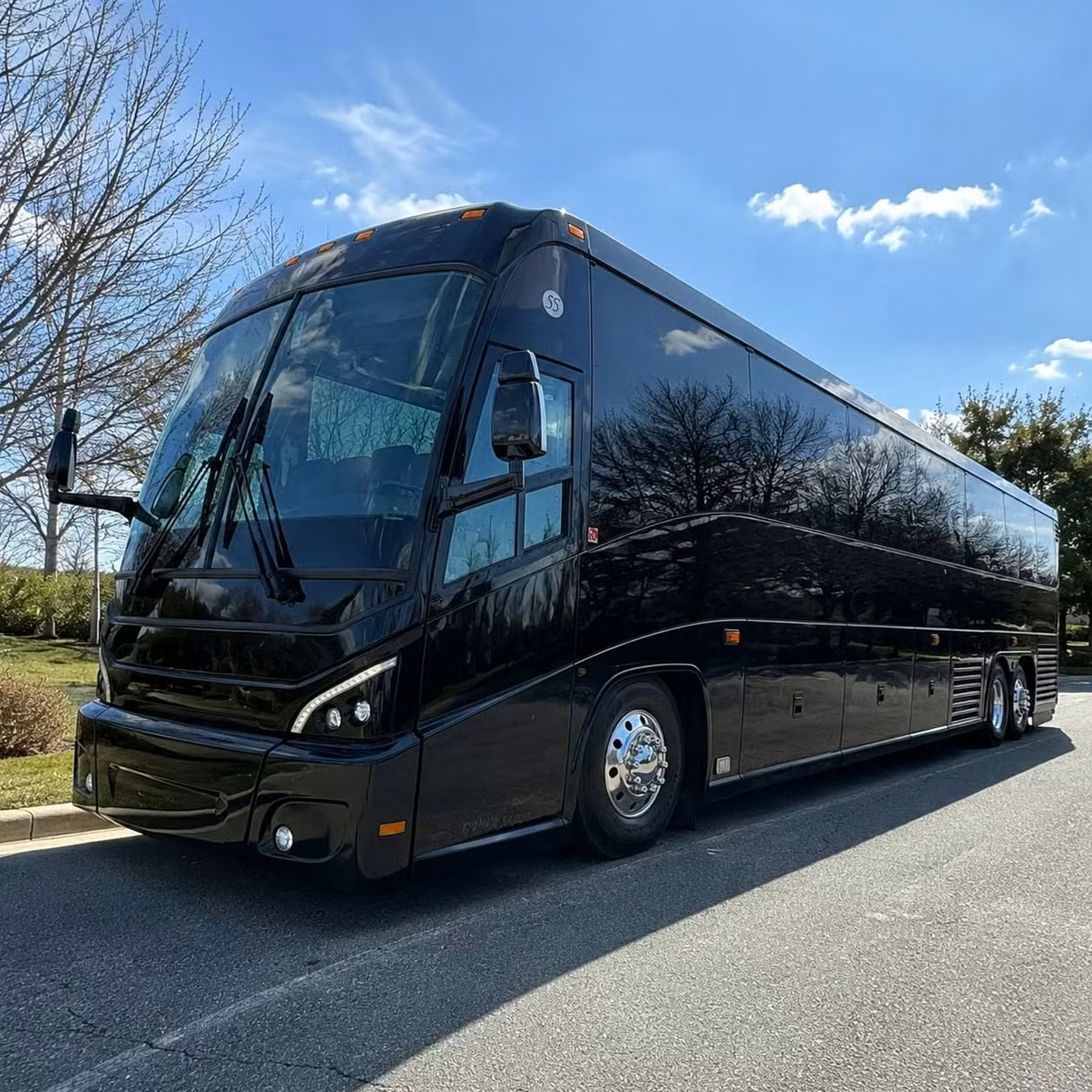 ames charter buses from ames to des moines
