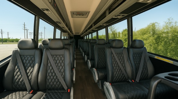 des moines 28 passenger minibus
